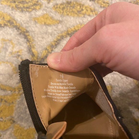 Adorable booties - Picture 6 of 6